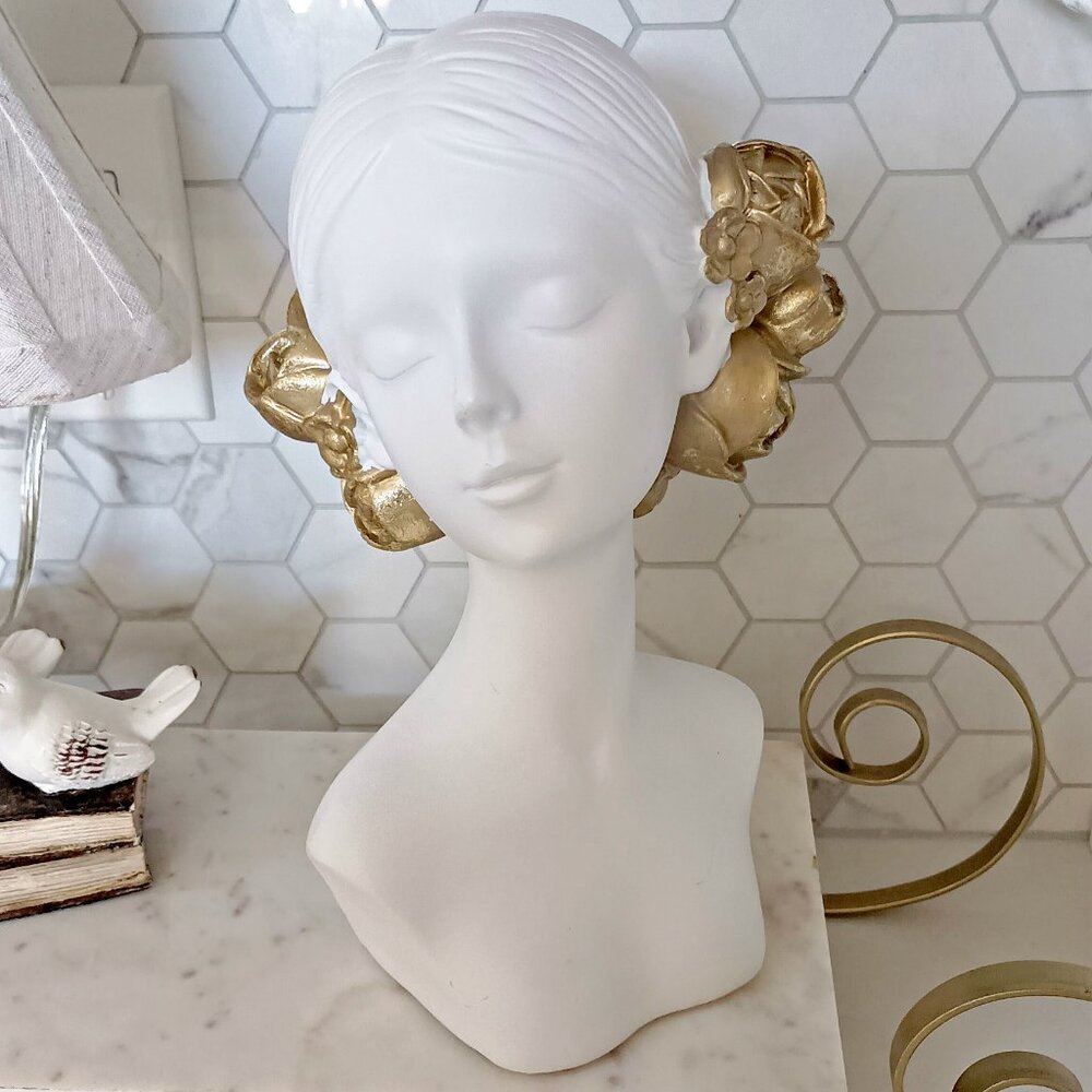 NEW! EXQUISITE FEMALE BUST W/ GOLD ROSES STATUE